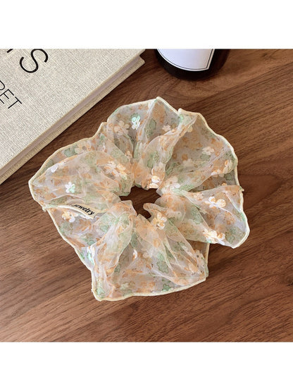Gifty - Puffed Seersucker Floral Scrunchie