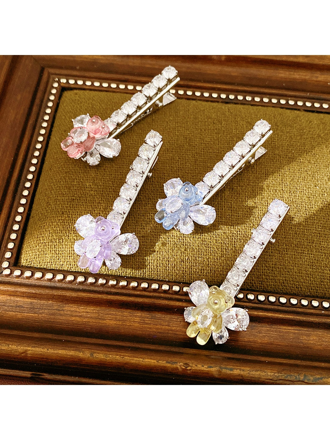 Beau - Butterfly Detail Bear Accent Duckbill Hair Clip