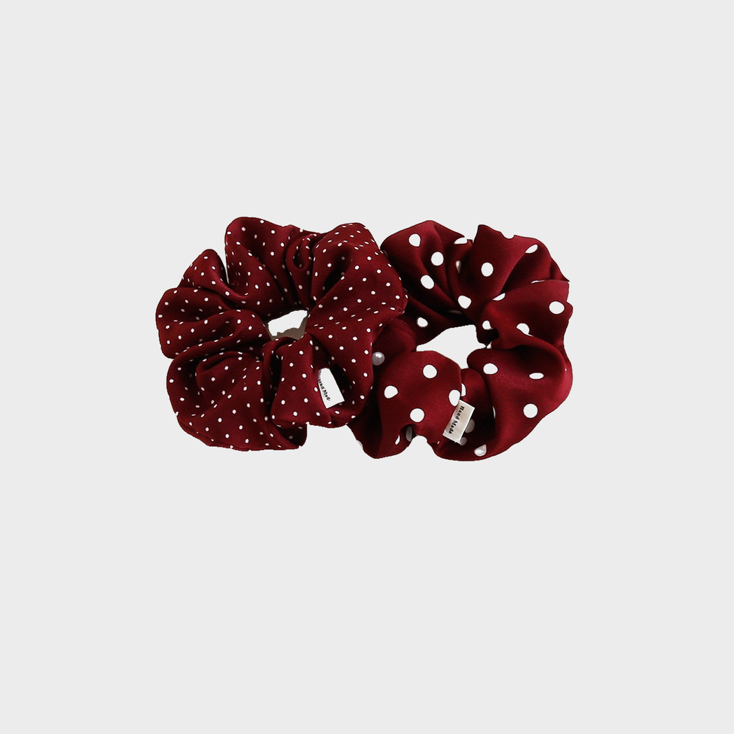 Gifty - Red Polka Dot Scrunchie variant overview on neutral background