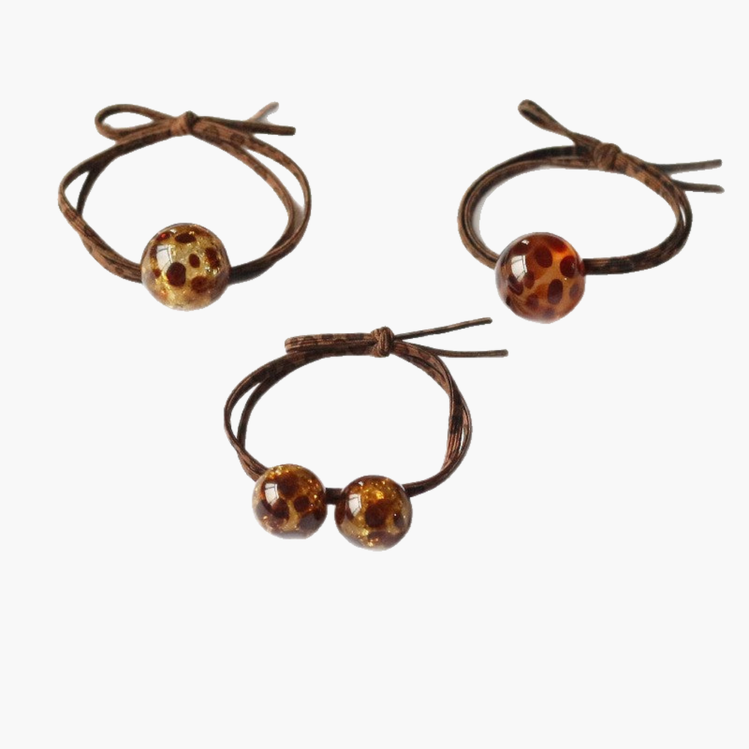 Gifty - Leopard Bead Hair Tie variant overview on neutral background