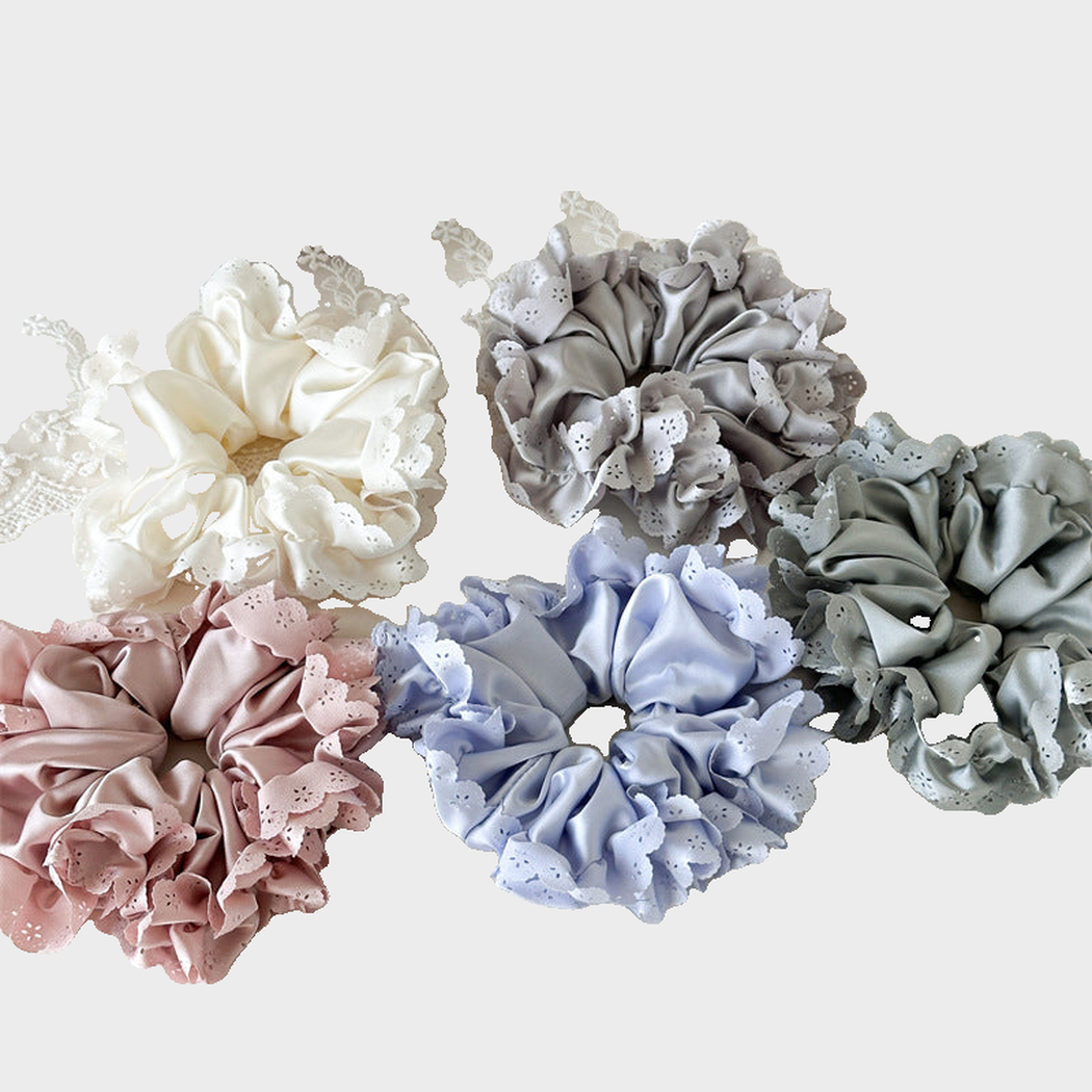 Gifty - Lace Petal Glossy Scrunchie variant overview on neutral background