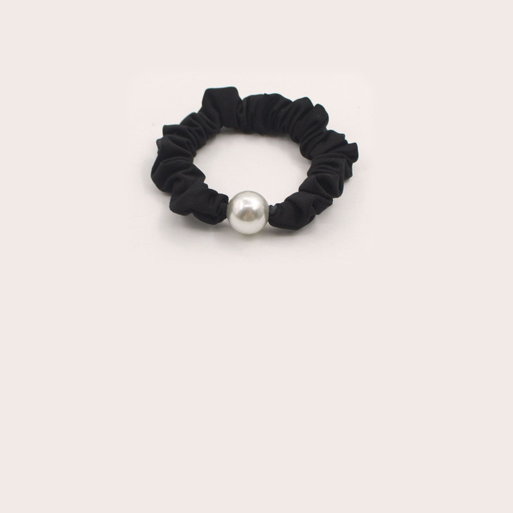 Black Gifty - Pearl Bead Hair Tie on neutral background