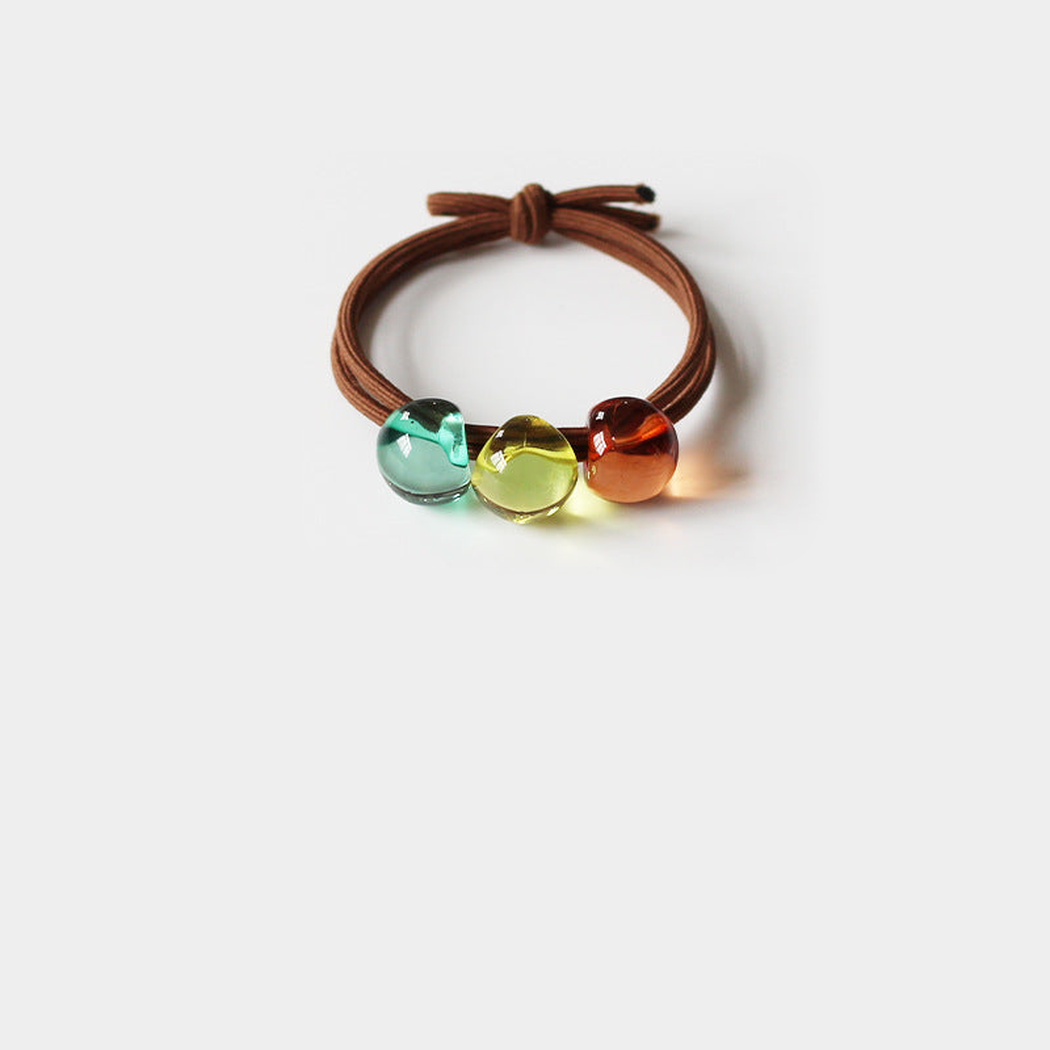 YlwGrn Gifty - Blended Color Bead Hair Tie on neutral background