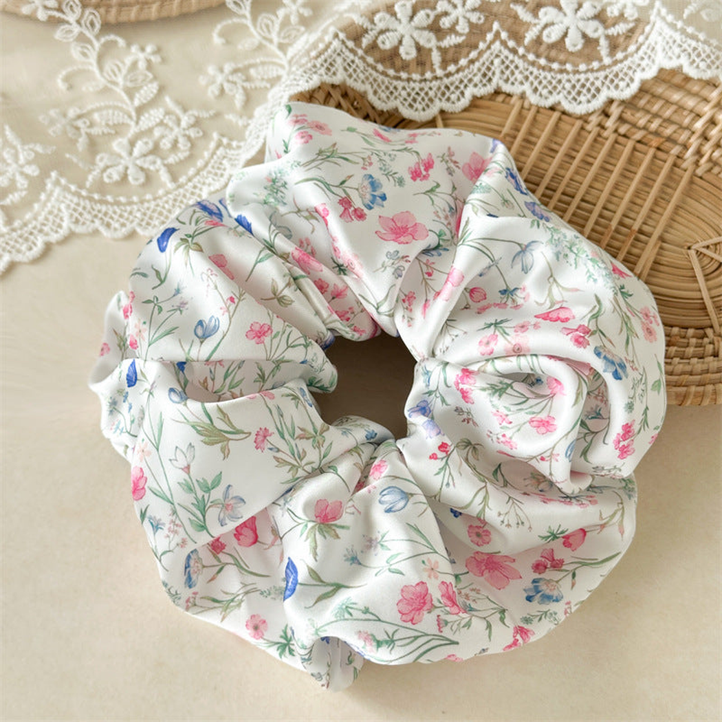 Gifty - Floral Satin Oversized Scrunchie - WhtFloral variant
