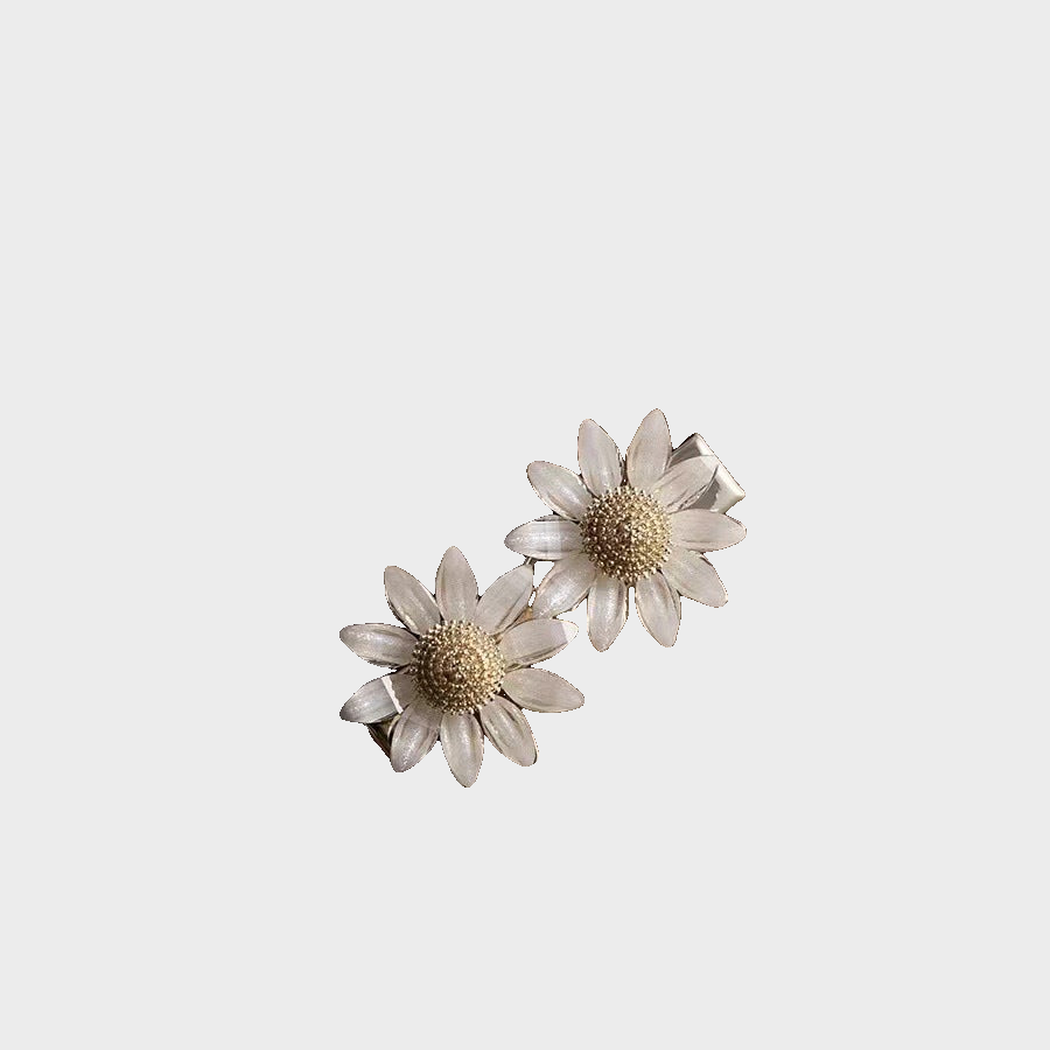 GlassDaisyB Beau - Daisy Crystal Side Hair Clip on neutral background
